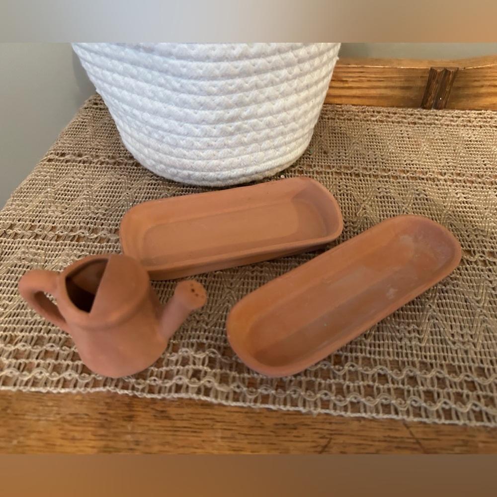 Terra Cotta 13 Plates trays & 1 small watering can figure Terra-Cotta terracotta